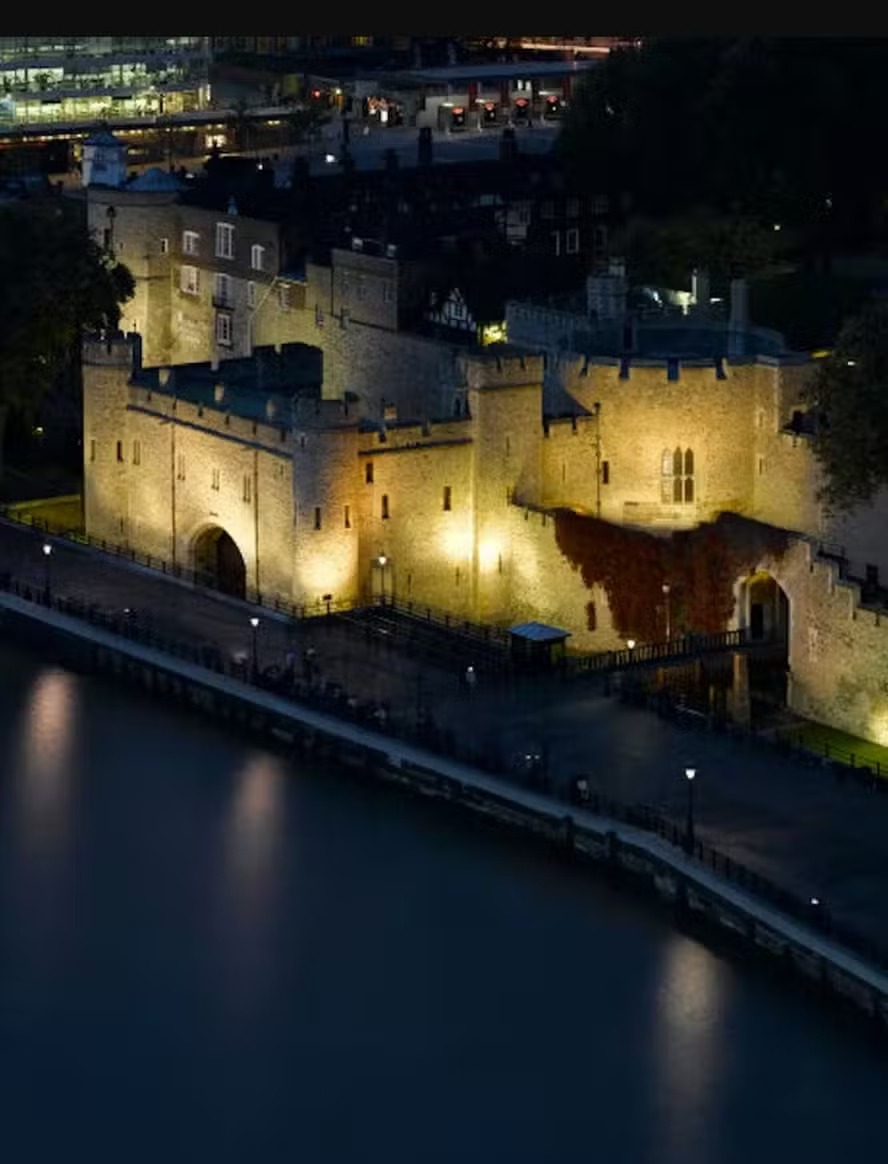 Arqueólogos encontram mais de 20 esqueletos embaixo da Torre de Londres