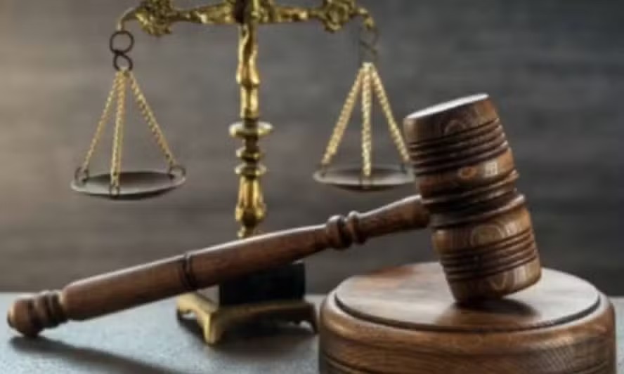 Pai de bebê concebido por meio de 'barriga solidária' consegue na Justiça direito ao salário-maternidade