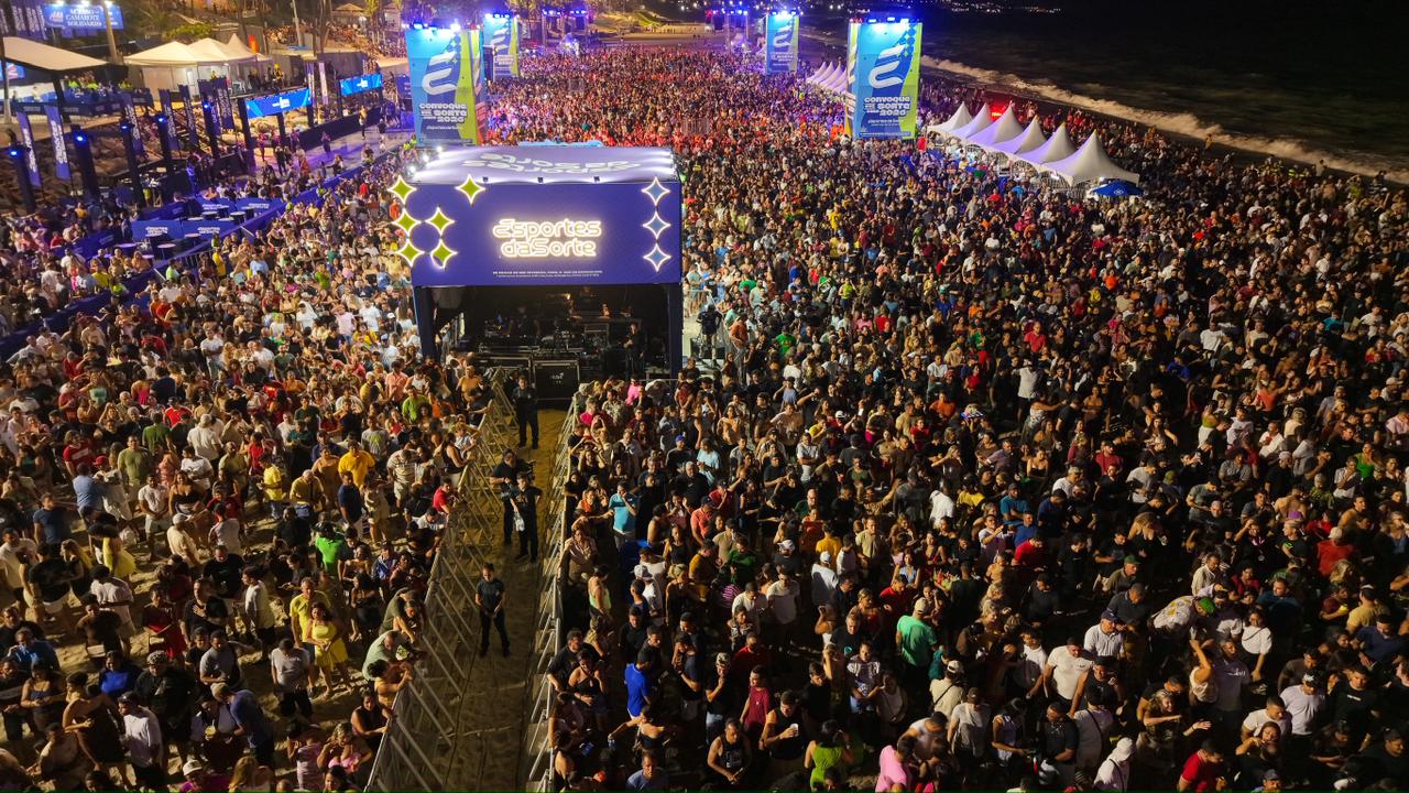 Natal em Natal reúne cerca de 70 mil pessoas na orla de Ponta Negra nesse sábado (27)