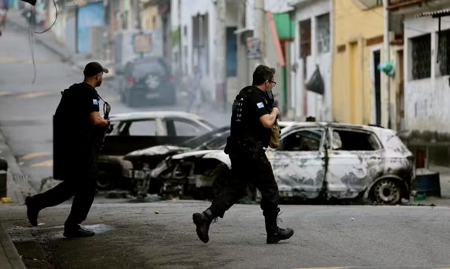 Traficantes usam grupos de Whatsapp para planejar roubos, vender armas, drogas e munições livremente