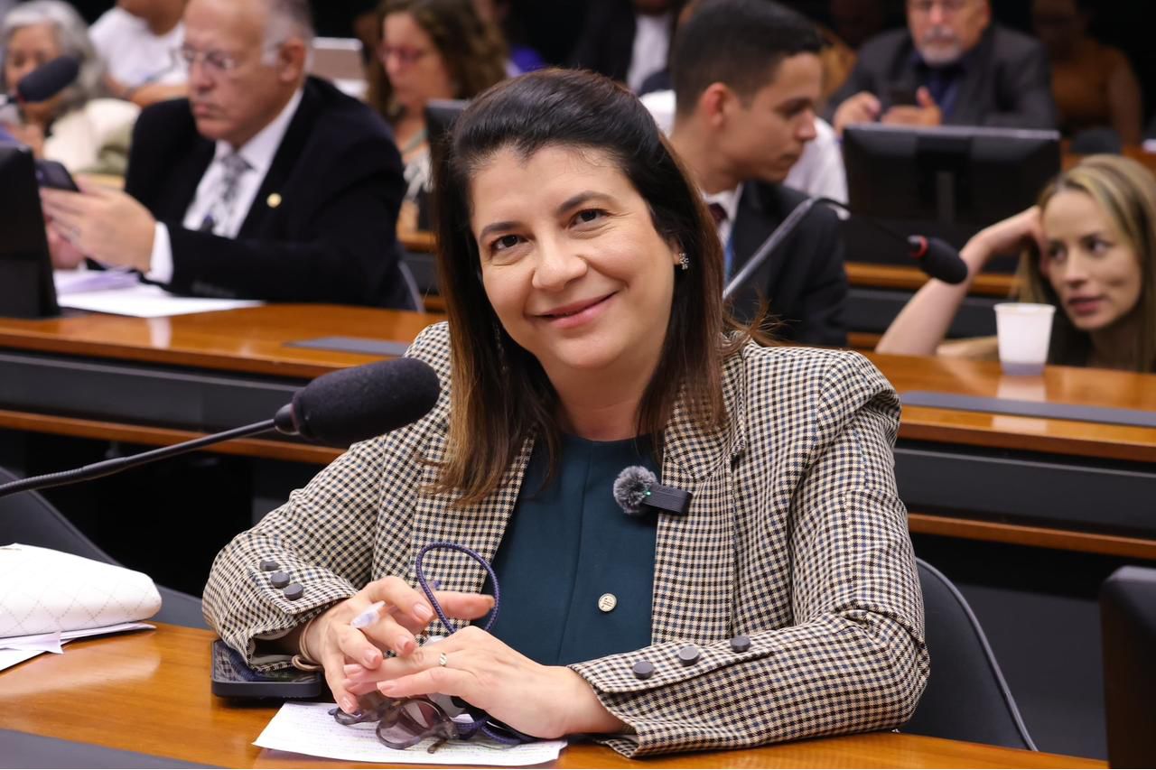 Carla Dickson se consolida como a deputada do autismo no primeiro ano de mandato