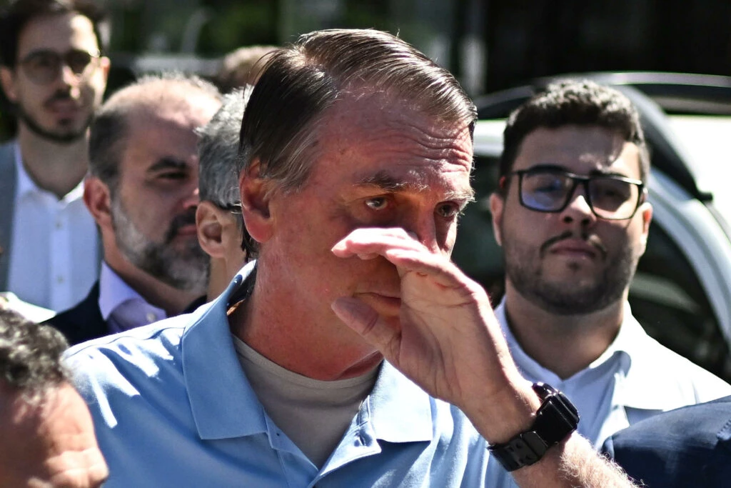 Bolsonaro pode ficar até sete dias internado após cirurgia