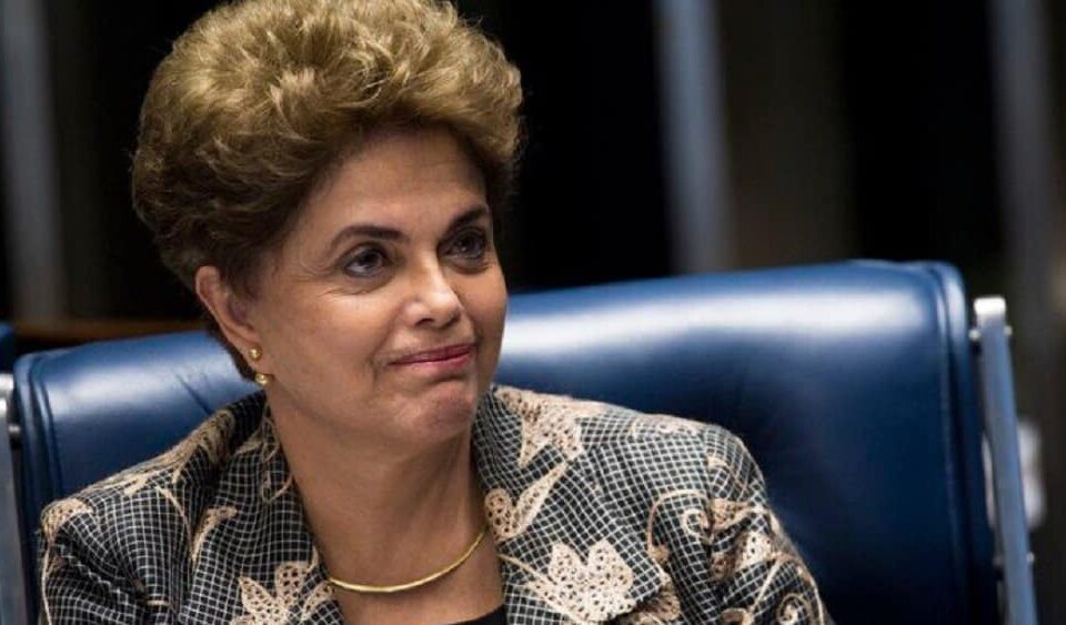 União é condenada a pagar indenização de R$400 mil a Dilma Rousseff