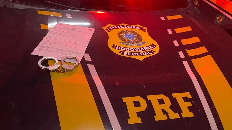 PRF prende homem com mandado de prisão durante operação na BR-226, em Natal