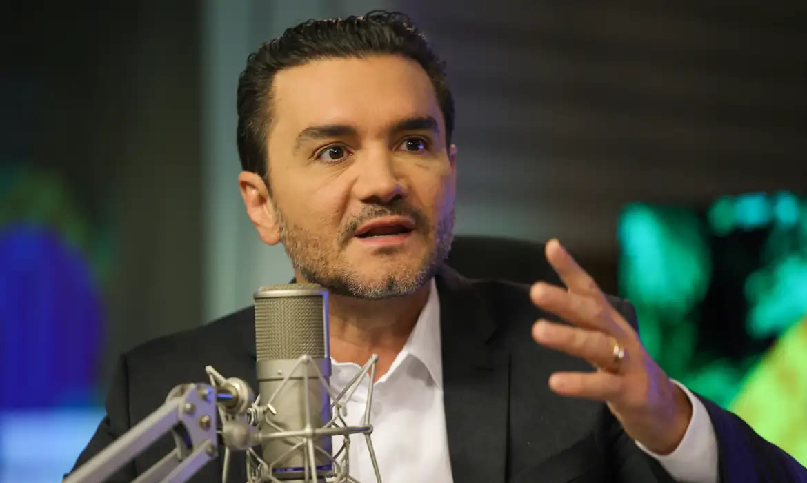 União Brasil expulsa Celso Sabino, ministro de Lula