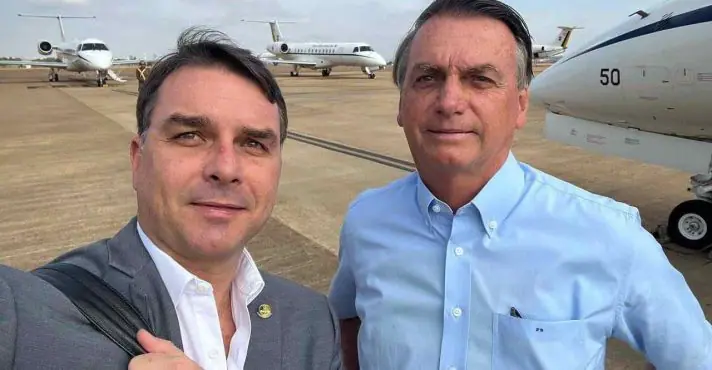 Bolsonaro confirma pré-candidatura de Flávio em carta antes de cirurgia