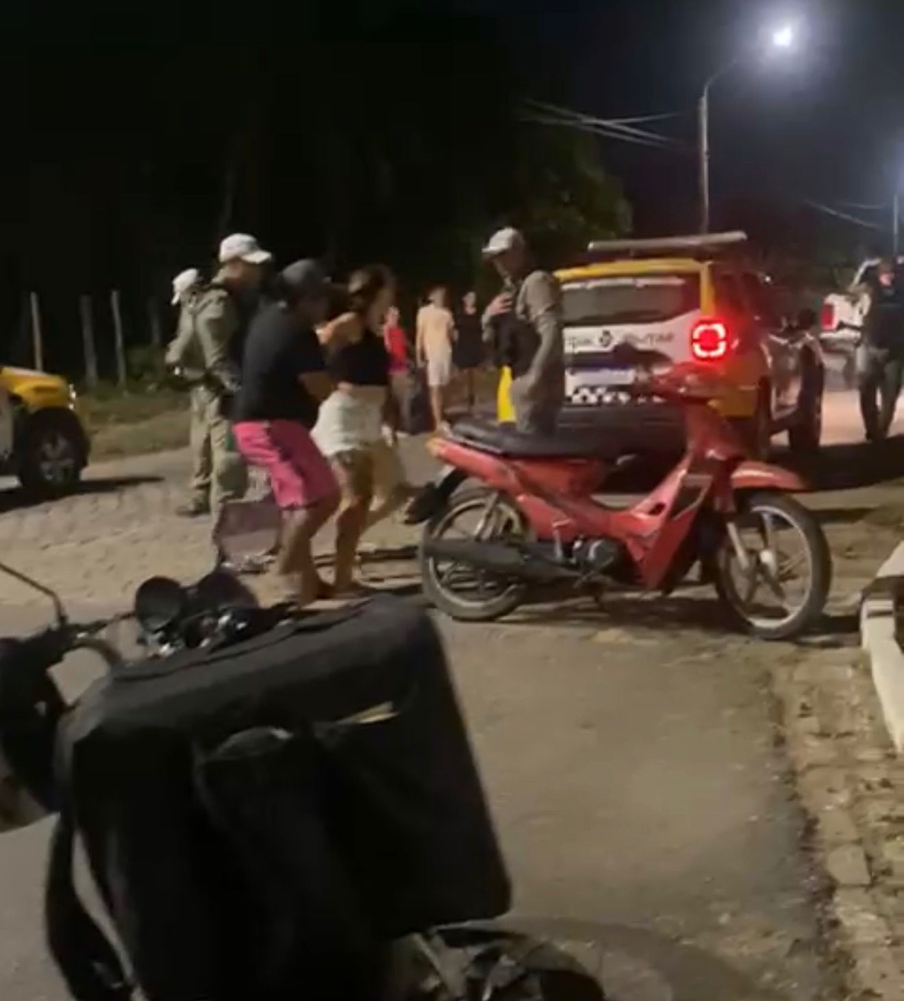 Casal é preso após confusão durante fiscalização de trânsito em Parnamirim