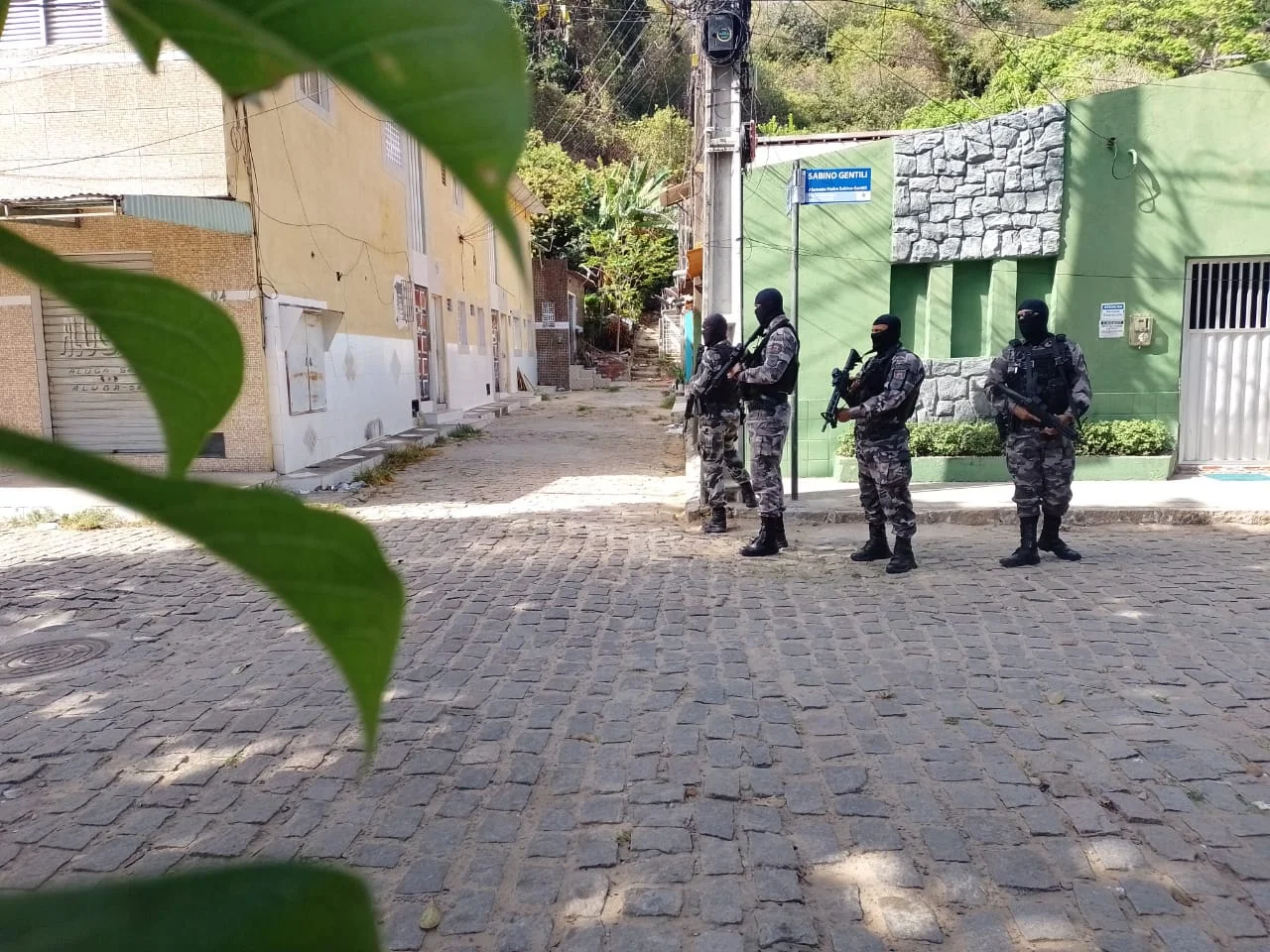Cerca de 80 policiais participam nesta manhã da “Operação Mãe Luiza Segura”