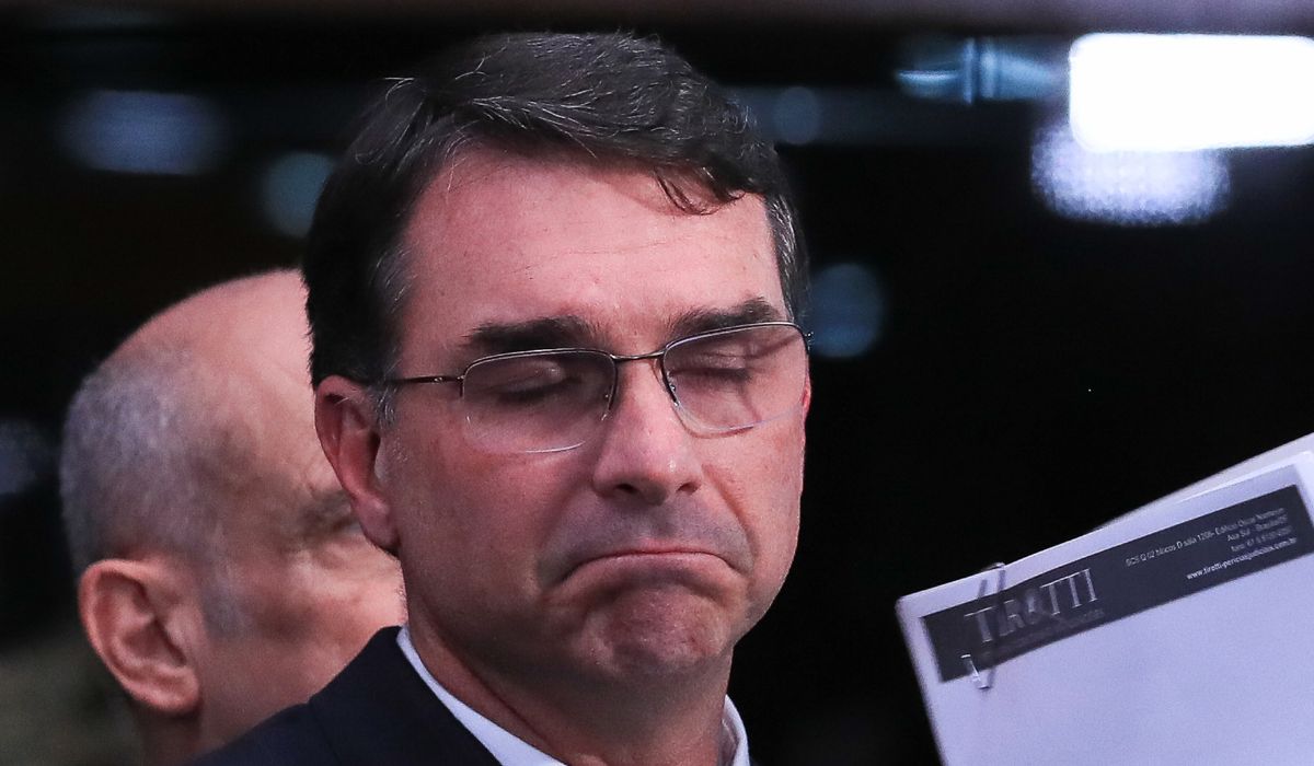 Flávio Bolsonaro diz que pode desistir de candidatura: ‘Tenho preço para isso’