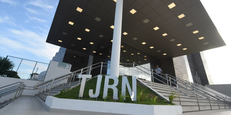 Servidora do Judiciário do RN é investigada por ligação com chefe de facção criminosa; nome não é divulgado