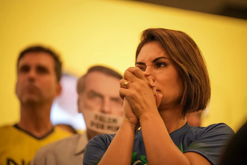 Michelle pede orações após noite difícil de Jair Bolsonaro