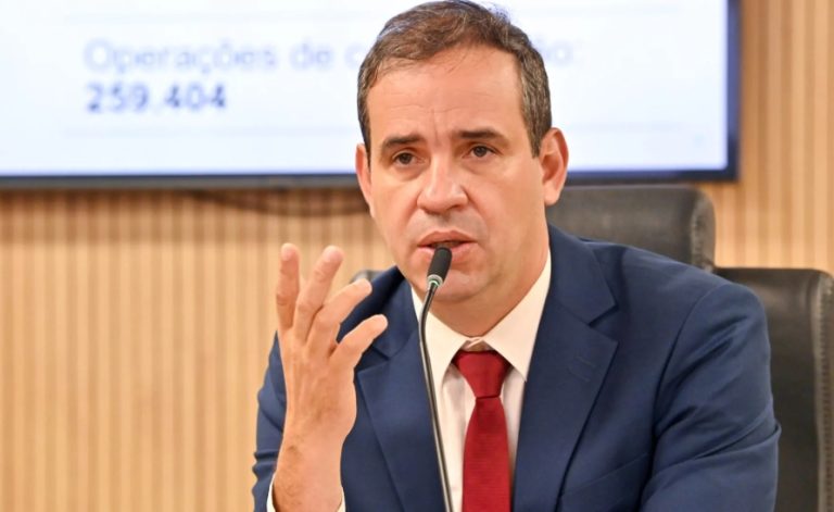 Cadu admite que Fátima Bezerra pode ficar no governo e não disputar o Senado