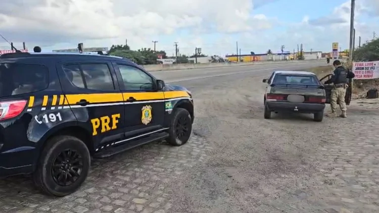 PRF recupera veículo furtado e prende três homens em São José de Mipibu