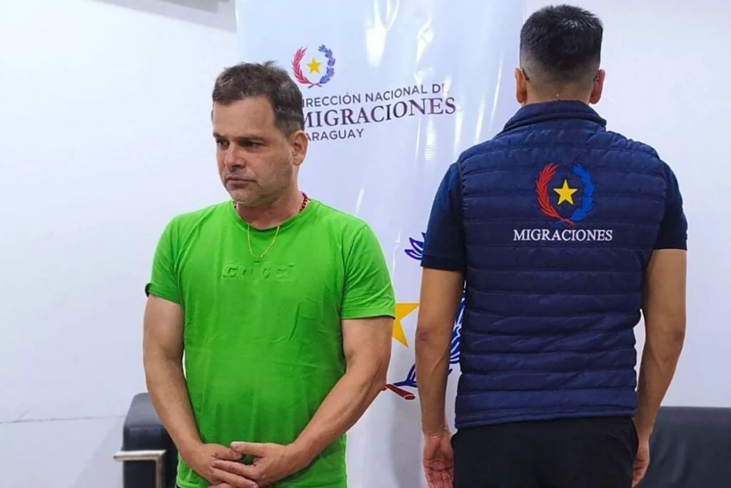 Tornozeleira de Silvinei é achada em rodoviária no Paraguai