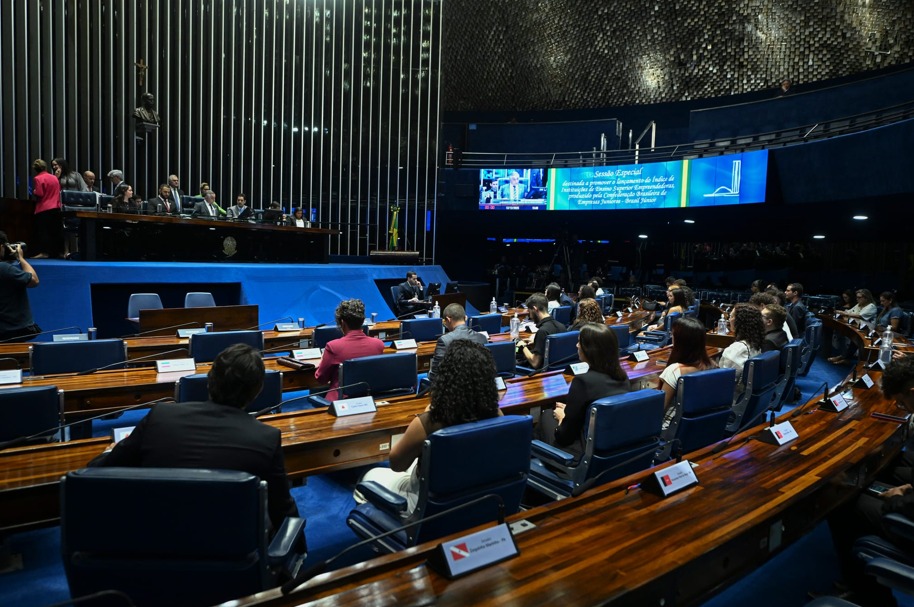 PL projeta eleger 20 senadores e até 115 deputados federais