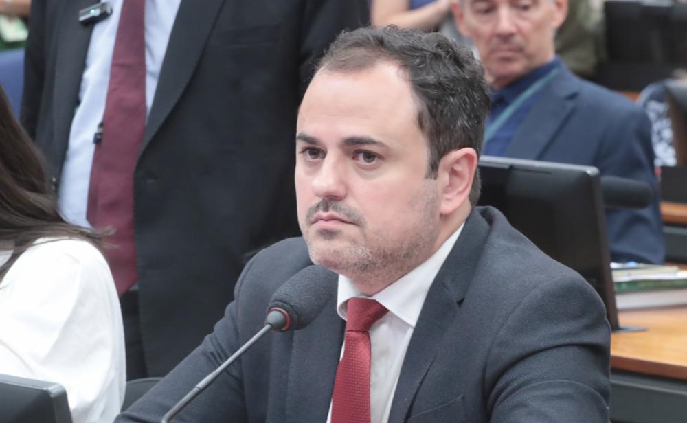 Glauber: Câmara troca cassação por suspensão de seis meses