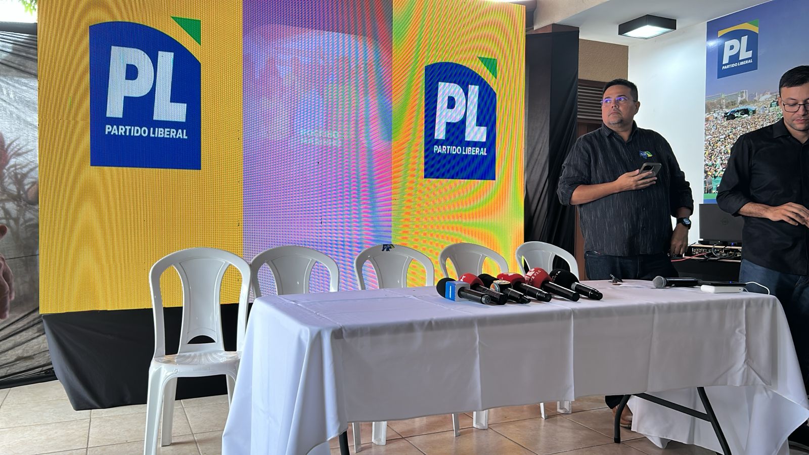 No evento do PL, Flávio Bolsonaro justifica por que "tirou" Rogério Marinho da disputa pelo RN
