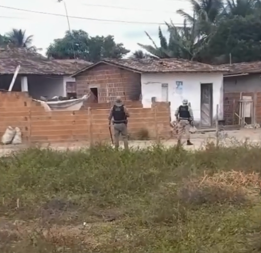 Homem invade residência de prefeita e confronta polícia no Agreste potiguar