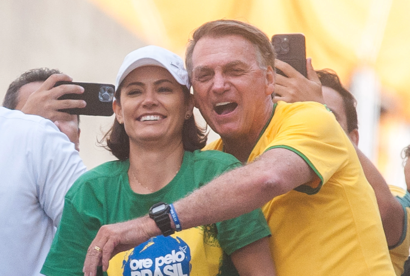 Michelle escreve em marmitas para Bolsonaro: “Leia a Palavra”