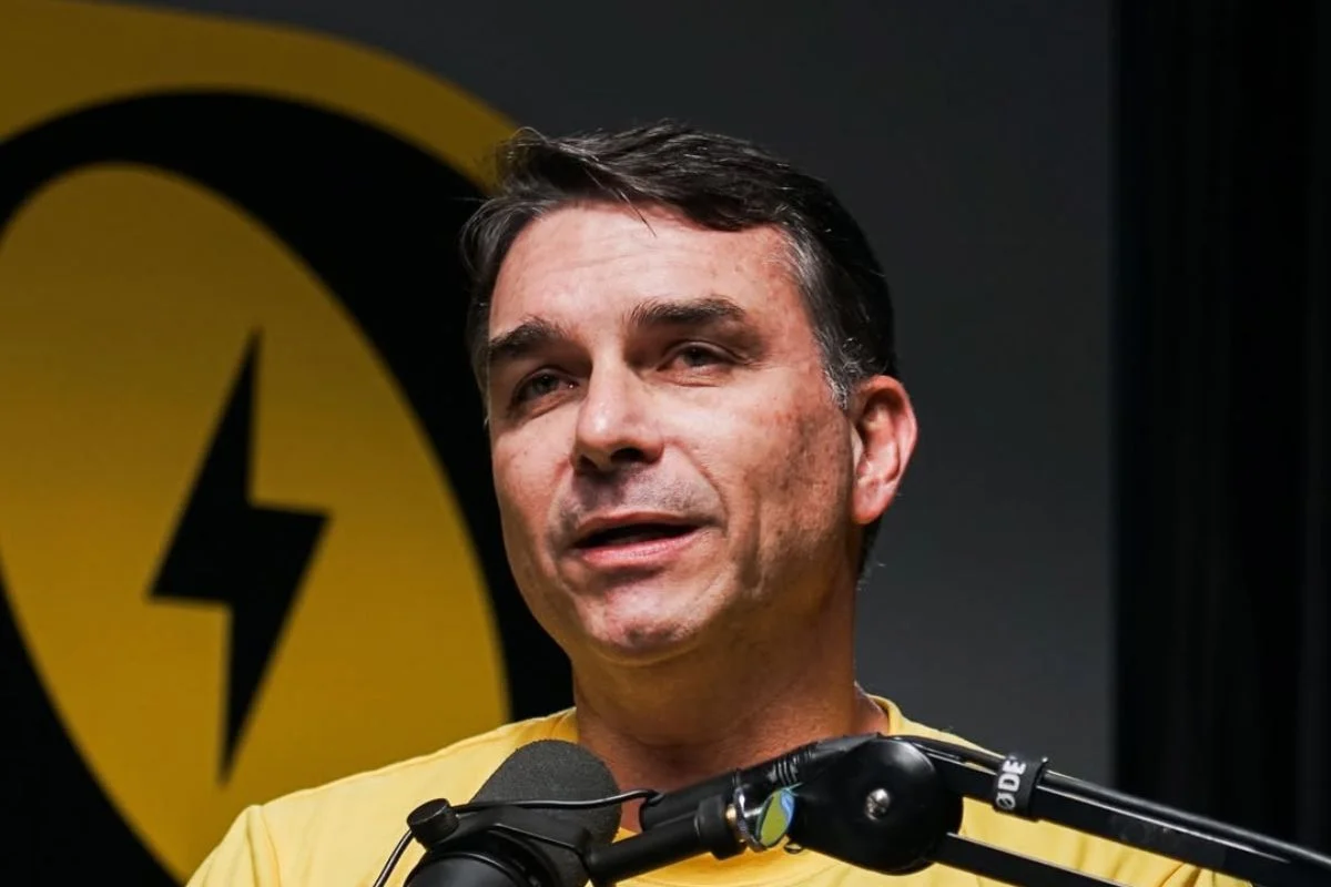 Flávio Bolsonaro agradece a Rogério Marinho por desistir do Governo do RN