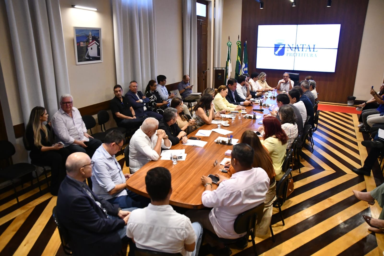 Prefeitura do Natal apresenta balanço do primeiro ano de gestão em reunião com secretariado
