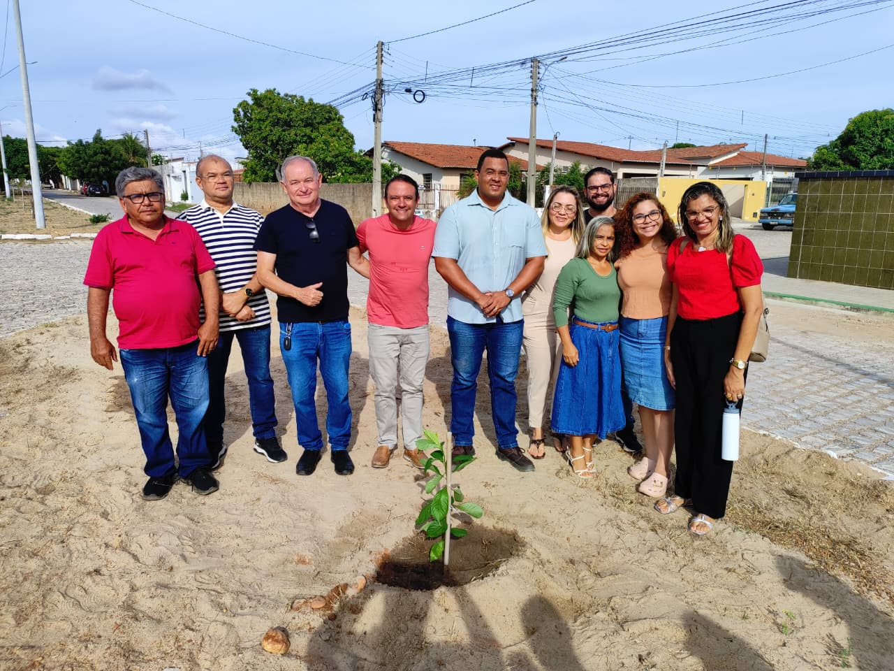 Assú inicia 2026 com plantio de baobá e programa de arborização municipal