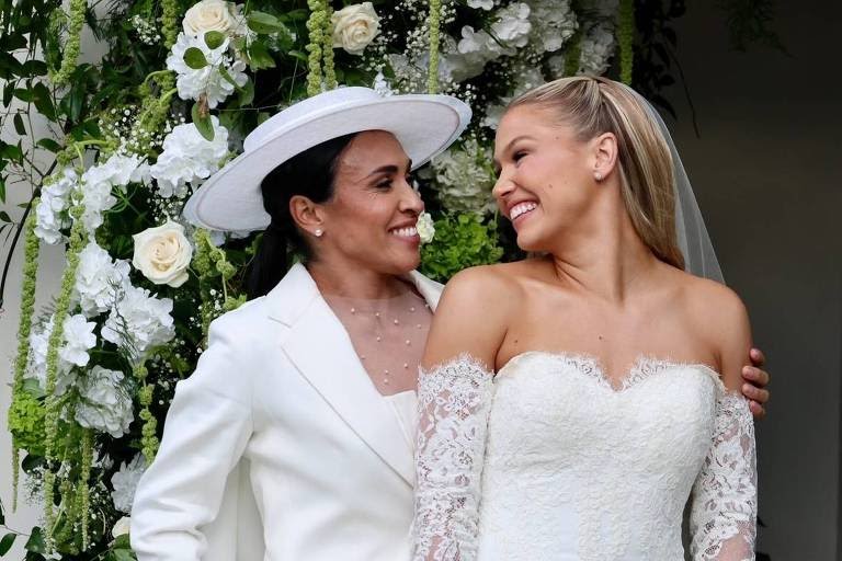 Marta se casa com ex-jogadora americana Carrie Lawrence e brinca: 'Que seja a última vez'