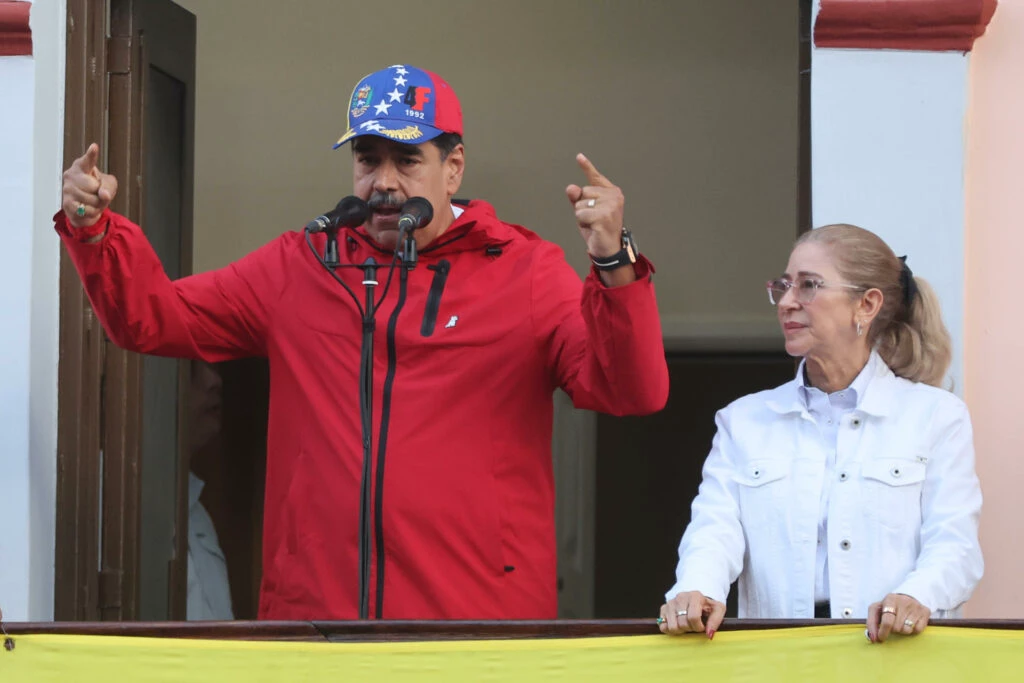 Maduro e esposa se feriram ao tentar fugir das forças dos EUA