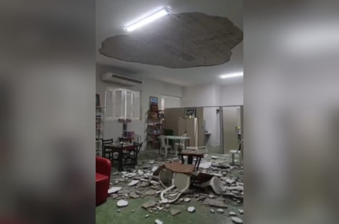 Teto de sala do Hospital João Machado desaba