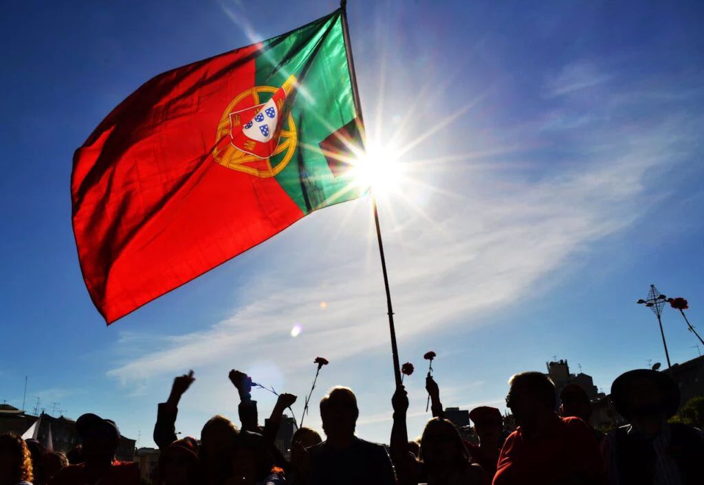 Candidatos socialista e de direita vão disputar 2º turno em Portugal