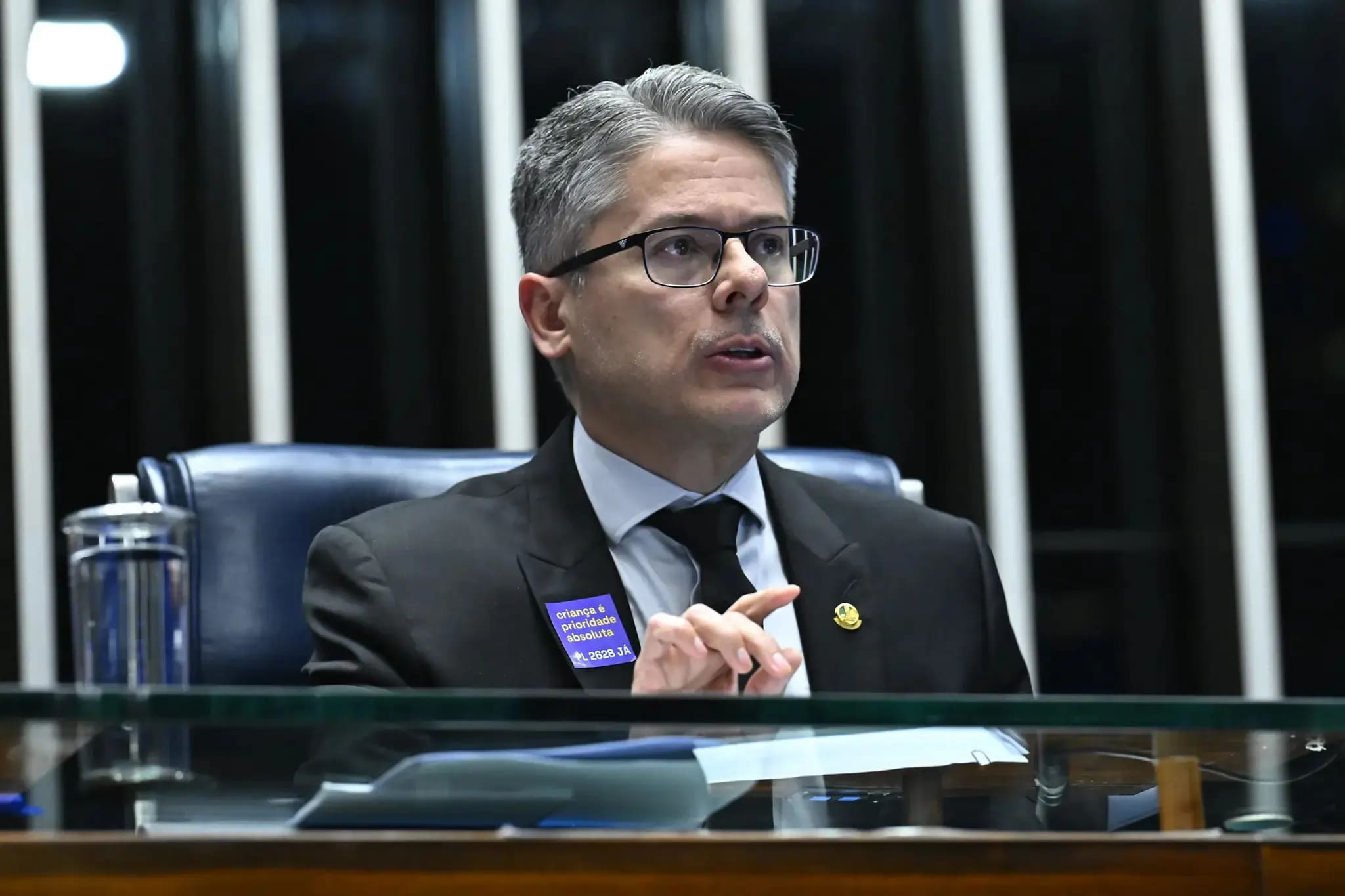 Senador aciona PGR contra ministro do TCU no caso Master