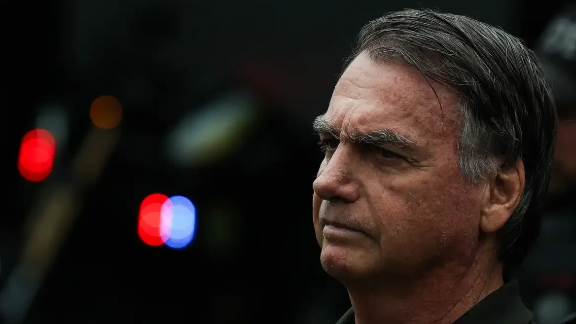 Defesa pede que Bolsonaro permaneça hospitalizado até decisão sobre prisão domiciliar