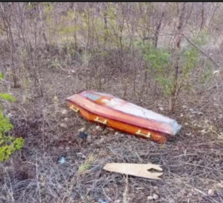 Mistério à beira da RN-405: caixão abandonado intriga moradores na zona rural de Upanema (RN)