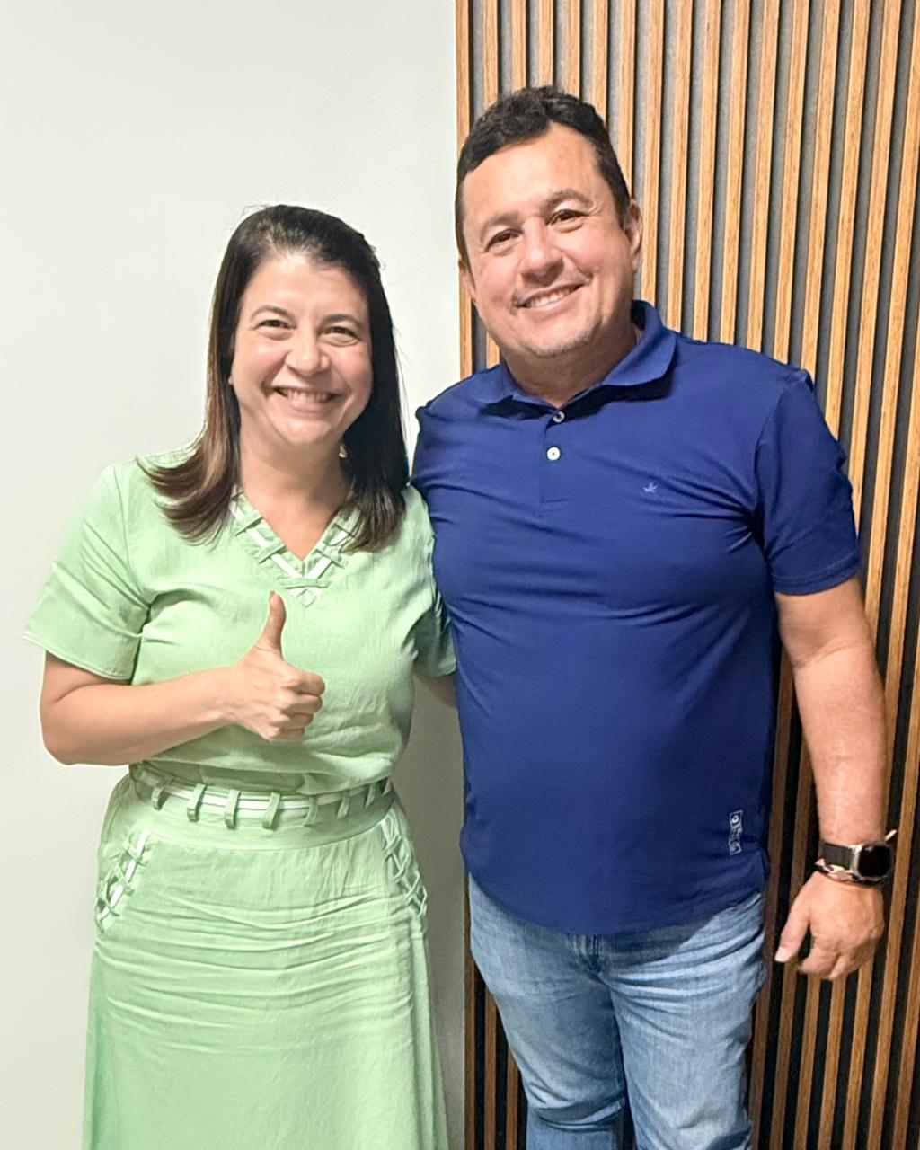 Deputada Carla Dickson recebe apoio do prefeito de Vera Cruz, Júnior Marchante, e fortalece projeto de reeleição