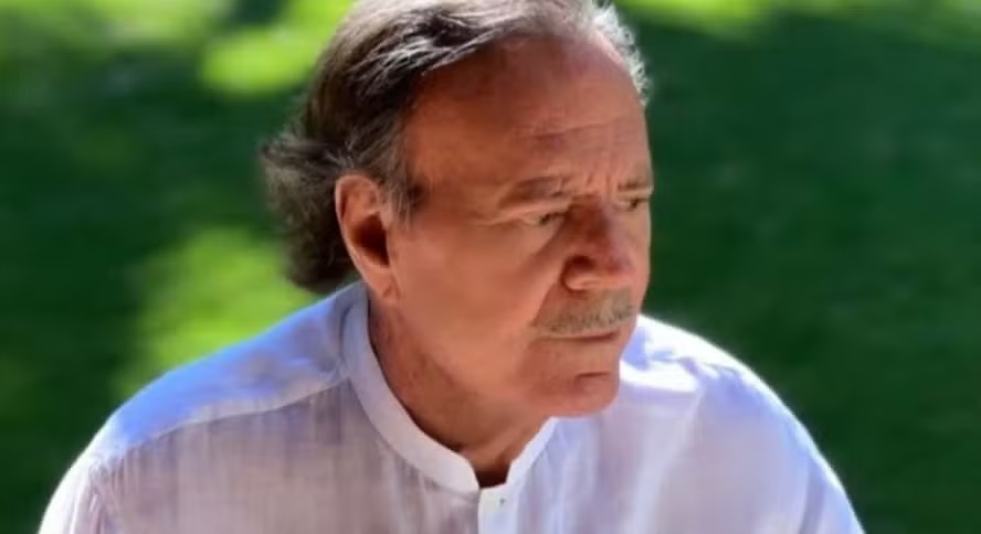 Julio Iglesias nega acusações de assédio sexual de ex-empregadas domésticas