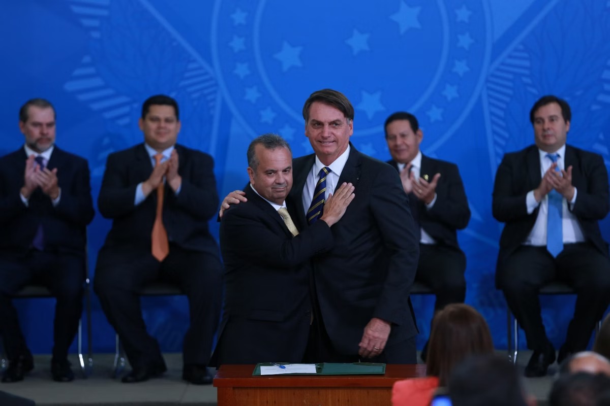 Após Tarcísio, Bolsonaro pede para receber Rogério Marinho na Papudinha