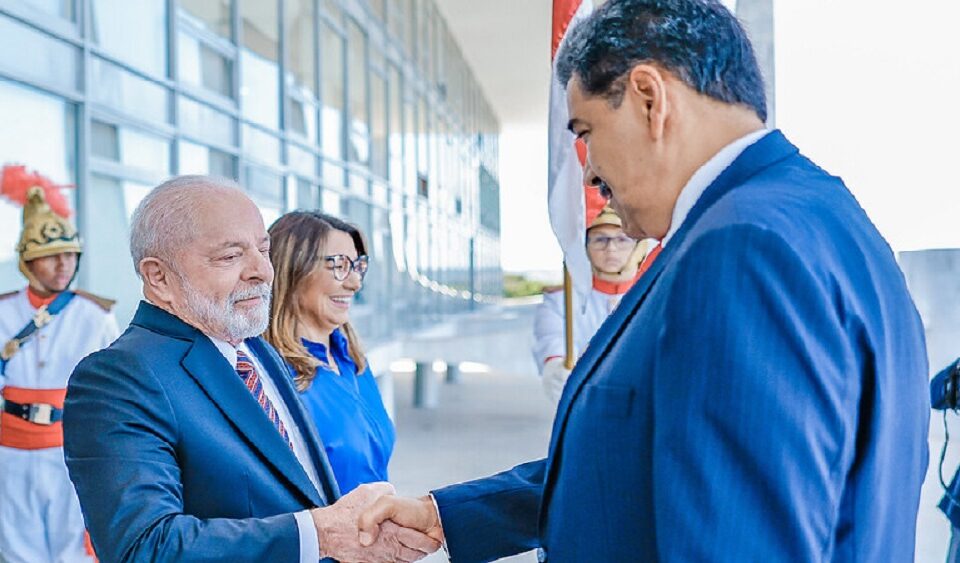 Após críticas, Planalto manda Lula silenciar sobre Venezuela e recuar de Maduro