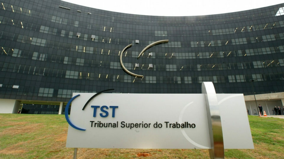 Servidores do TST faturam R$2 milhões em diárias