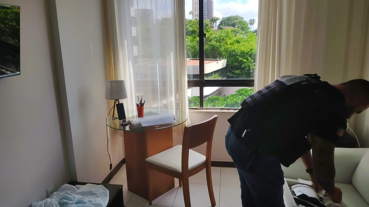 Fotógrafo é denunciado por vender imagens íntimas de mulheres em sites adultos sem autorização