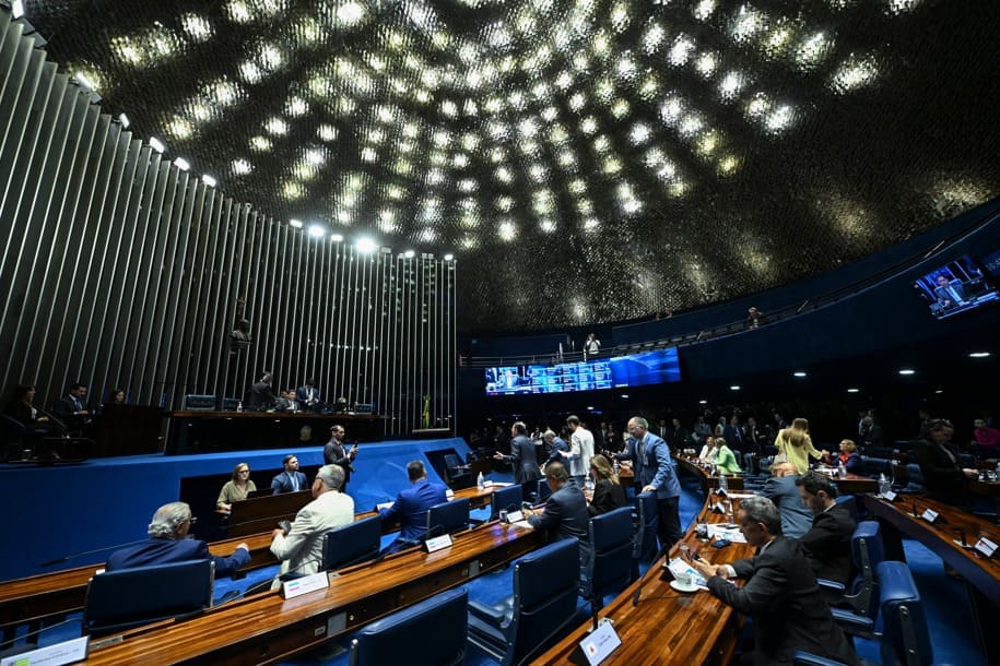 Senado bate recorde histórico em gastos do ‘cotão’