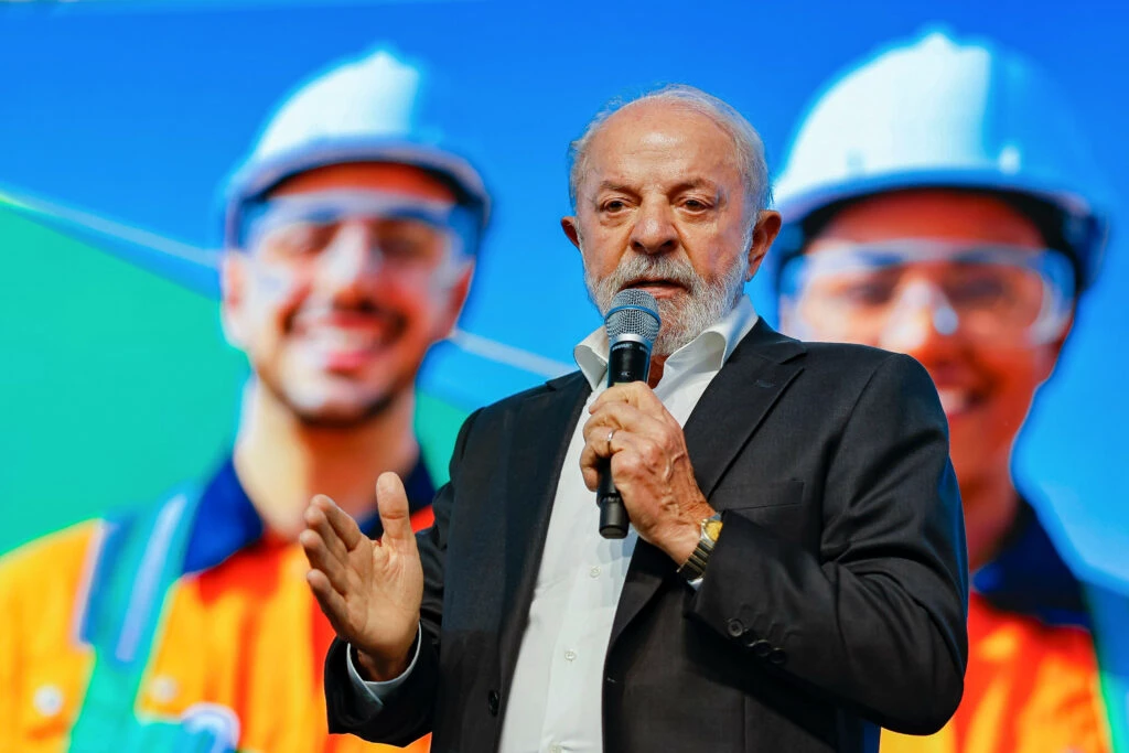 “Prefiro coçar outras coisas”, diz Lula sobre não ter telefone celular