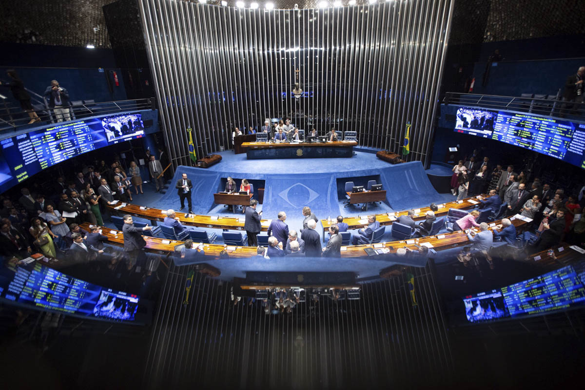 Sem possibilidade de disputar reeleição, governadores miram no Senado