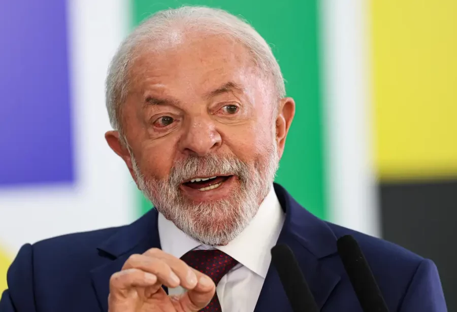 Desempenho pessoal de Lula é desaprovado por 57% e 34% aprovam, aponta PoderData