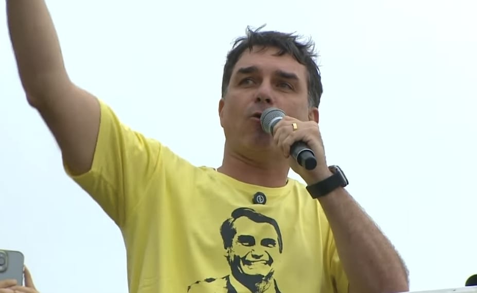 Flávio sobre ex-tirano: ‘destruiu a liberdade, corroeu a democracia’