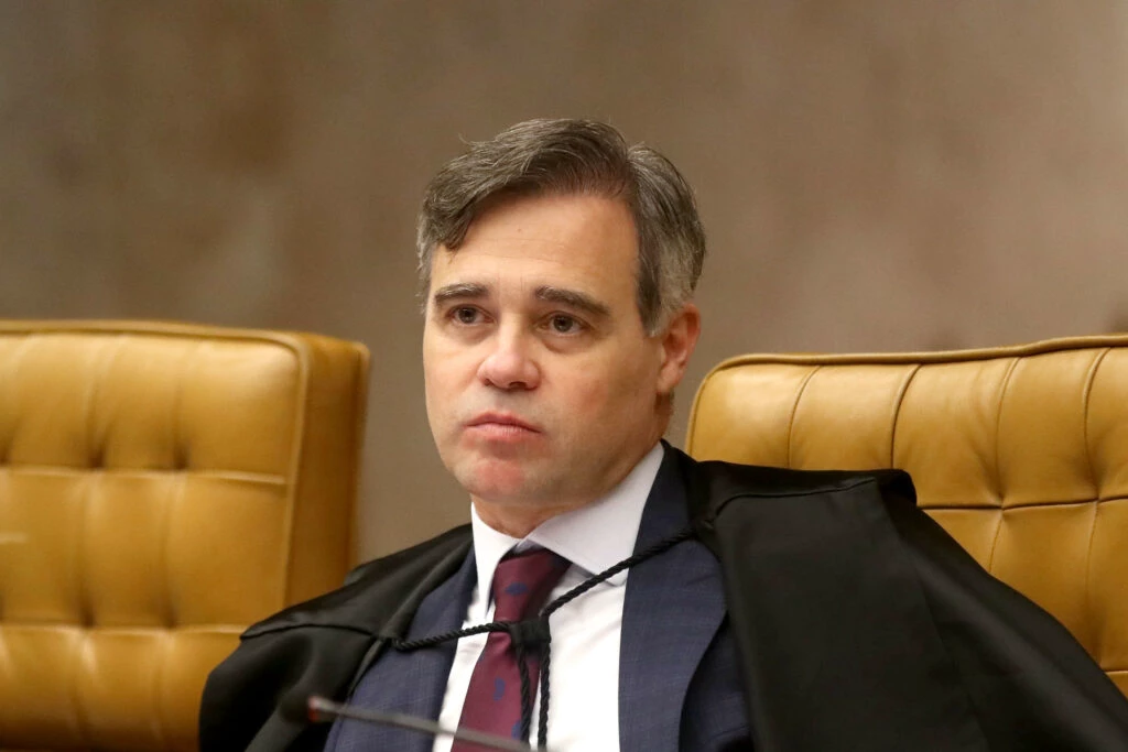 Mendonça cancela recesso para manter prisões do INSS no STF