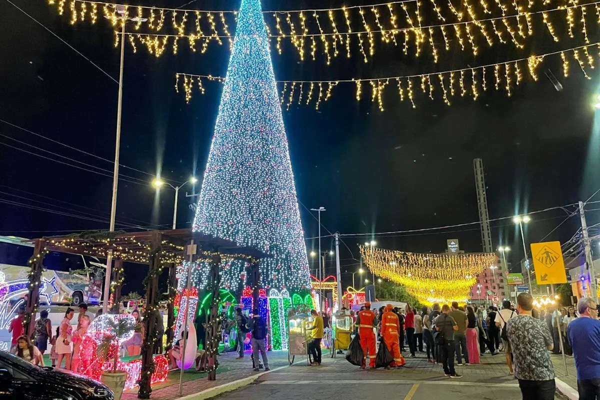 Iluminação natalina de Natal segue até o domingo (11) nos polos