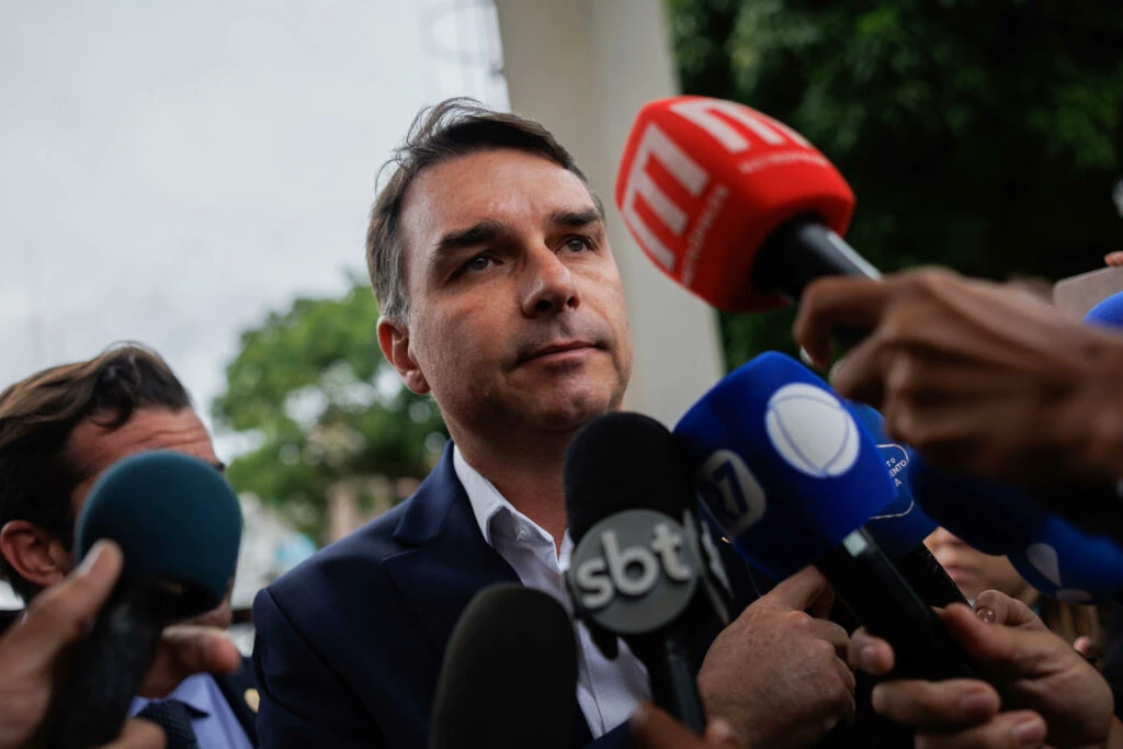 Flávio reafirma pré-candidatura e descarta cobrar apoio de aliados