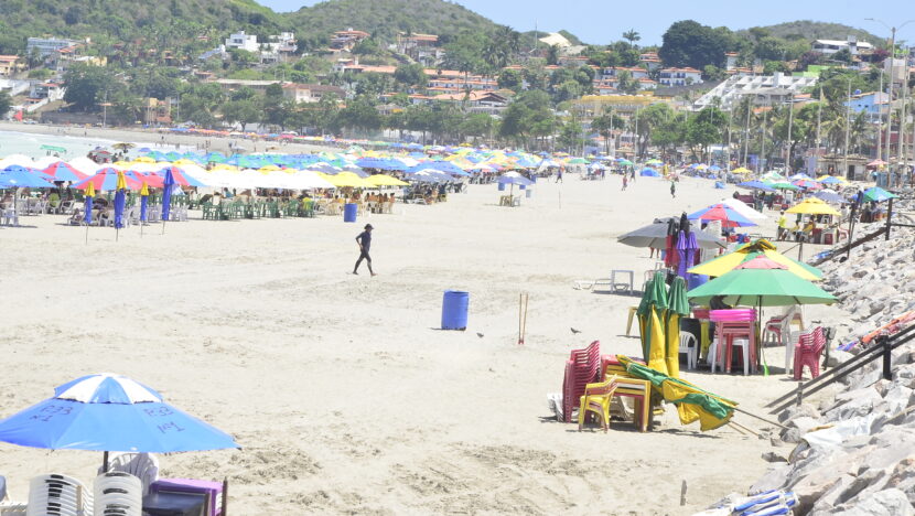 Procon Natal intensifica fiscalização em praias para coibir abusos de barraqueiros