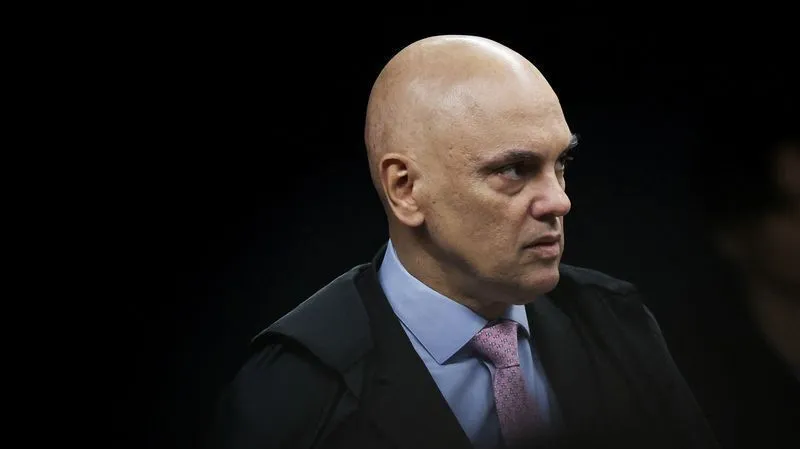 Moraes nega domiciliar e mantém Bolsonaro preso na PF