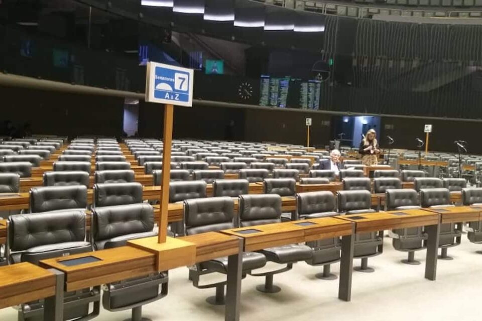 Deputados torram R$1,7 milhão com cotão no recesso